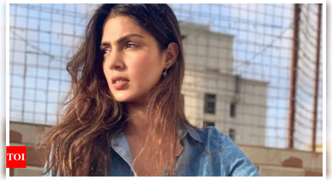 HC quashes Look Out Circular against Rhea Chakraborty and family; slams CBI for not filing charge-sheet or closure report in Sushant Singh Rajput death case |