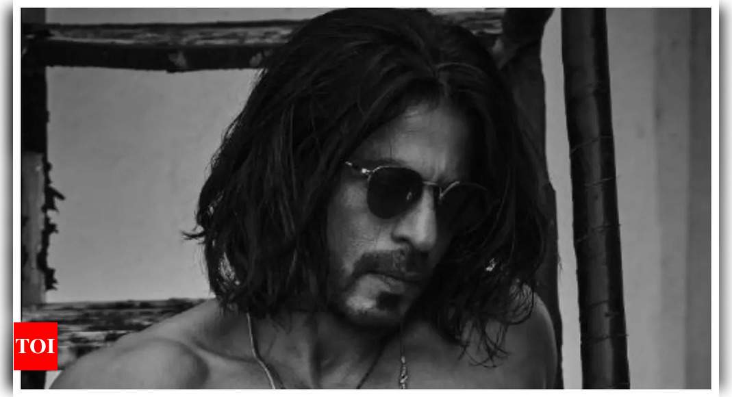 Shah Rukh Khan is an absolute thirst trap in his latest shirtless photo; his manager Pooja Dadlani says ‘he is not getting older he is becoming a classic’ – See post |
