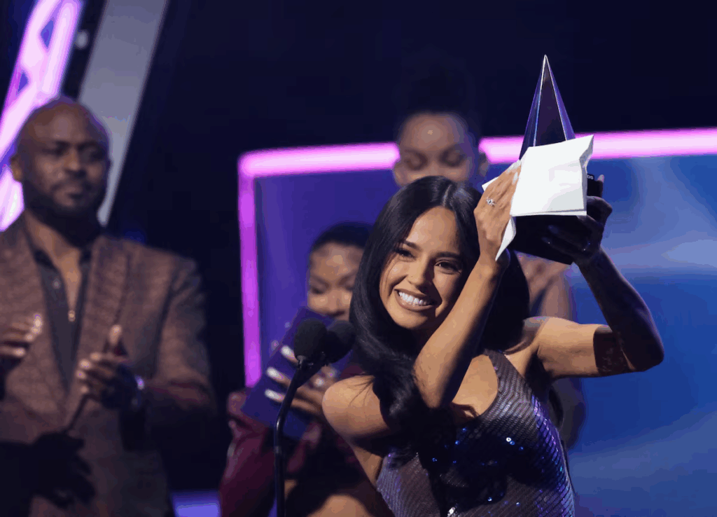 FAVORITE FEMALE LATIN ARTIST
