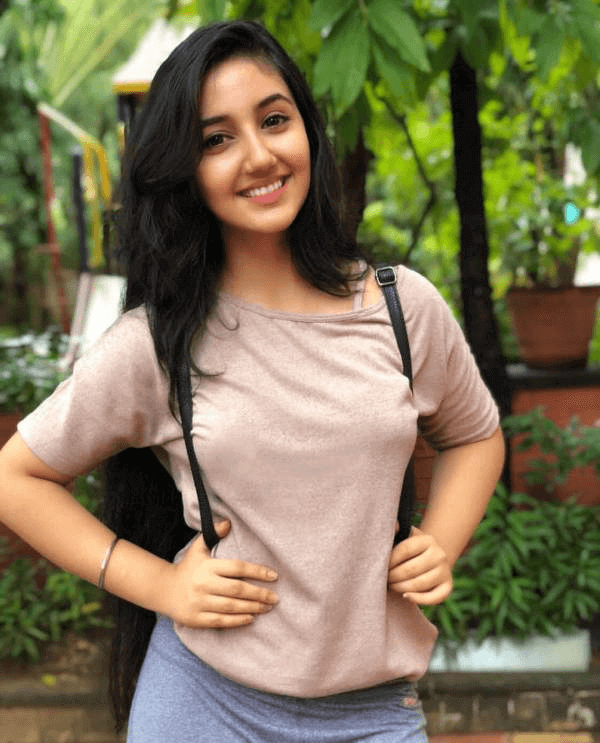 Ashnoor Kaur Age, Height, Boyfriend, Family, Biography, Career & Net Worth 4 Ashnoor Kaur Education
